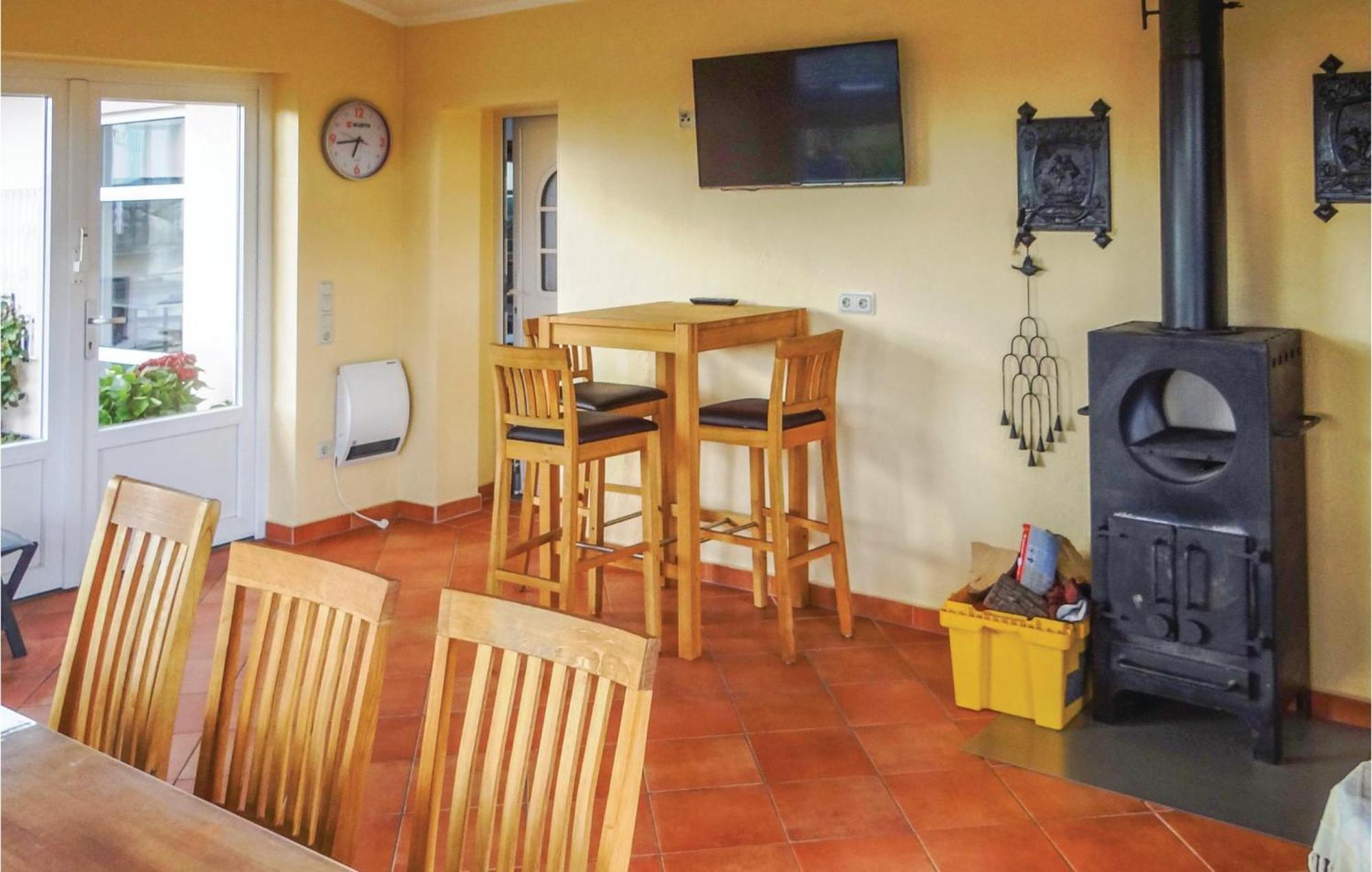 Amazing Apartment In Karlshausen With Kitchen 외부 사진